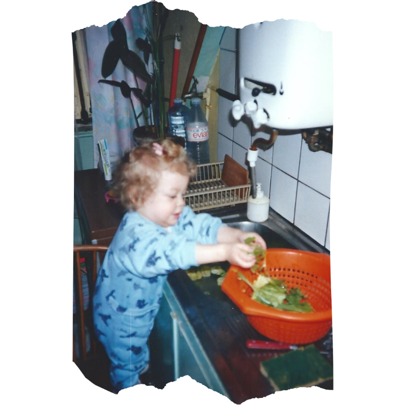 Justine Rist Enfant qui lave de la salade