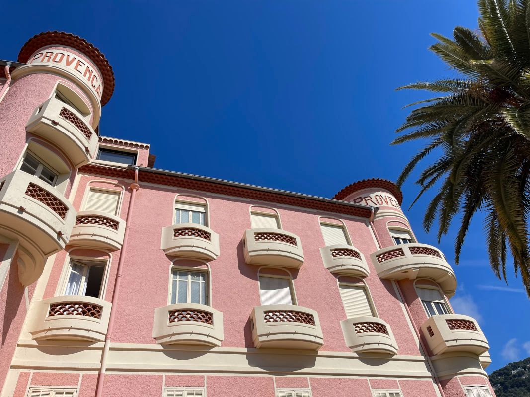 Devanture de l'hôtel Provençal